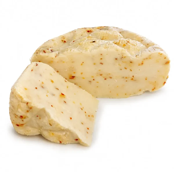 Due Pezzi di Formaggio al Peperoncino Piccante con scaglie di peperoncino visibili