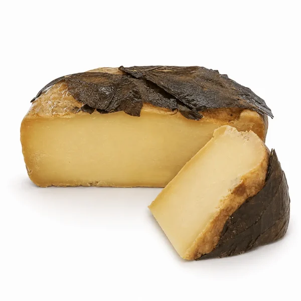 Spicchio di pecorino stagionato in foglie di noce da 300 grammi