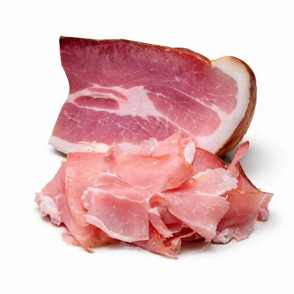 prosciutto crudo di montagna a pezzi stagionato artigianale